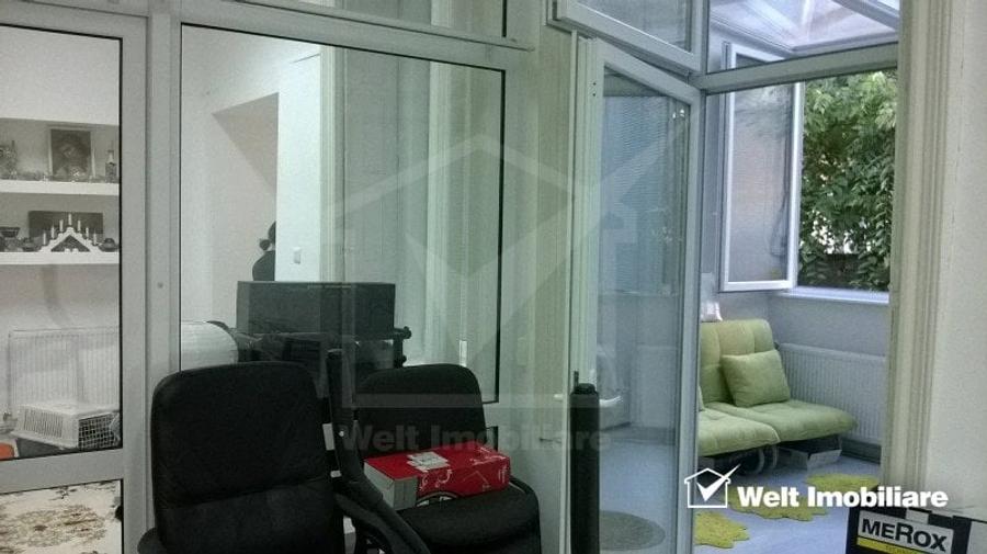 Apartament cu 3 camere semidecomandat în Central