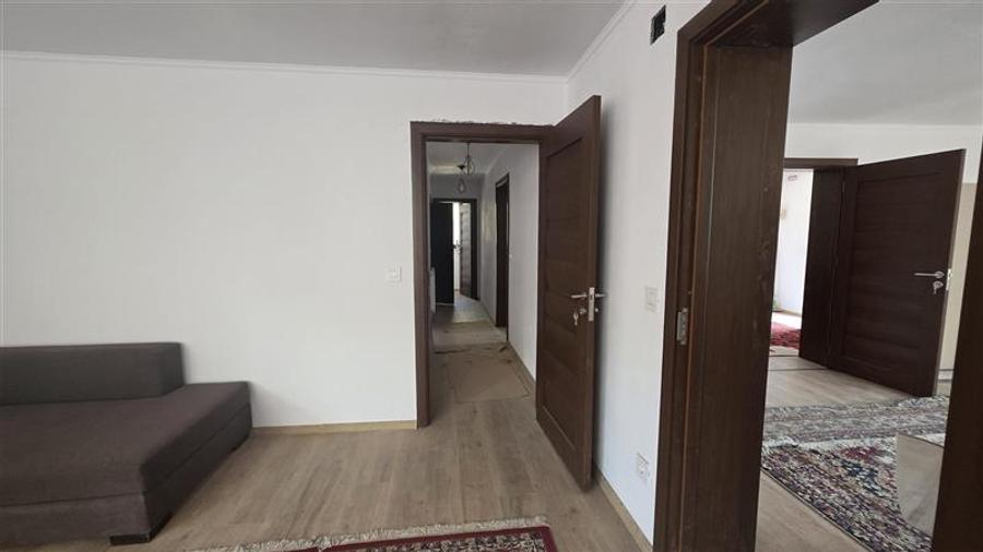 Casă individuală cu 6 camere cu Teren 341 Mp în 1 Mai