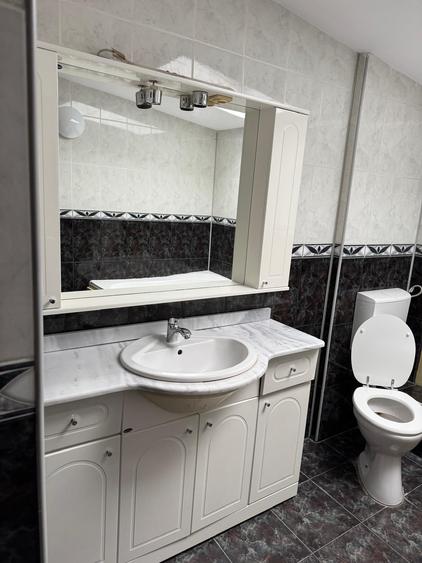 Apartament cu 12 camere decomandat, mobilat în Pipera