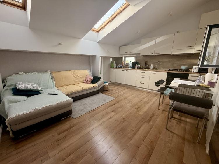 Apartament cu 3 camere decomandat, mobilat în Dumbrăvița