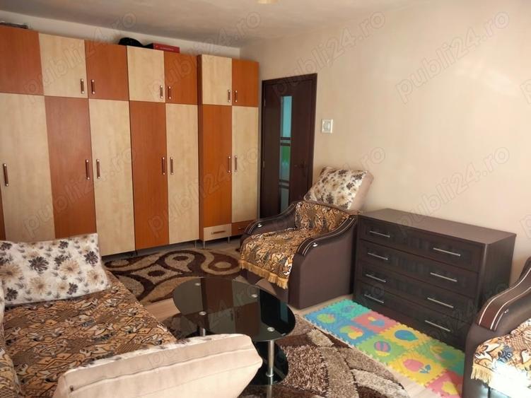 Apartament cu 3 camere semidecomandat în Central