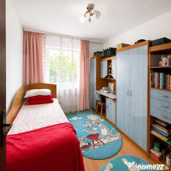 Apartament cu 3 camere semidecomandat în Central