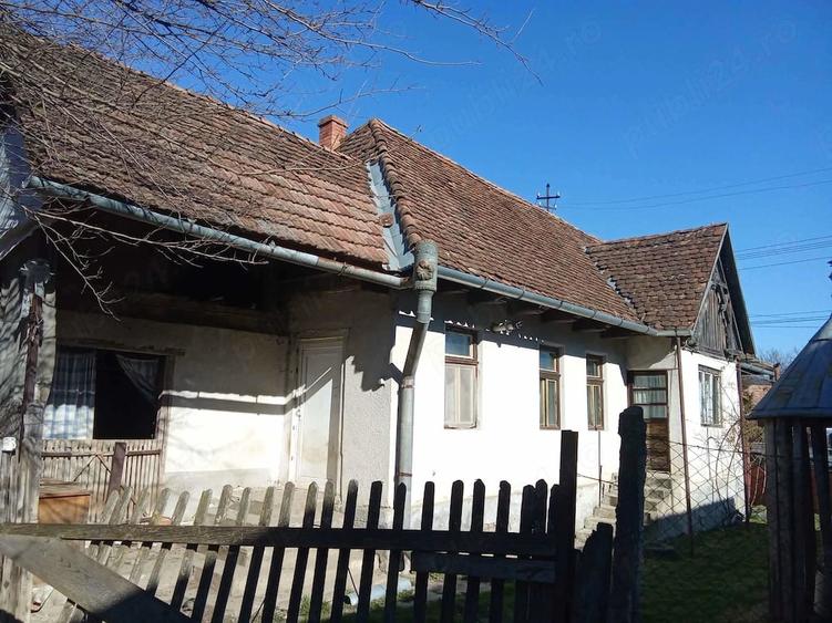 Casă cu 3 camere în Trei Sate