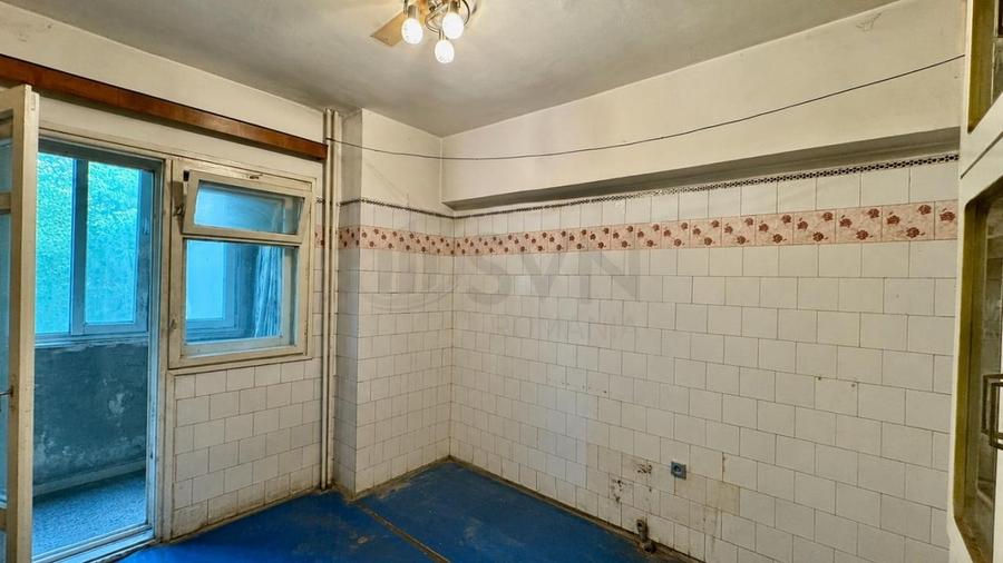 Apartament cu 4 camere decomandat în Lacul Tei