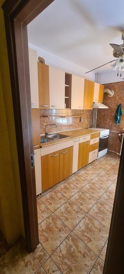 Apartament cu 3 camere decomandat, mobilat în Nerva Traian