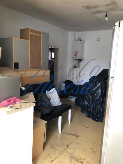 Casă individuală cu 5 camere cu Garaj în Florești