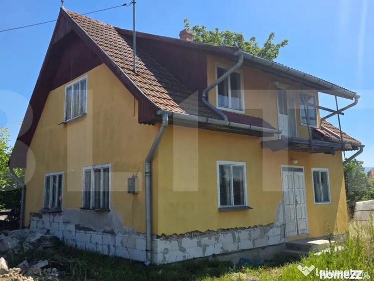 Casă cu 3 camere cu Teren 1856 Mp în Central