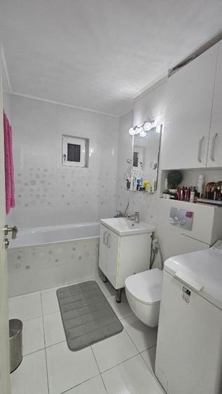 Apartament cu 4 camere decomandat, mobilat în Dacia