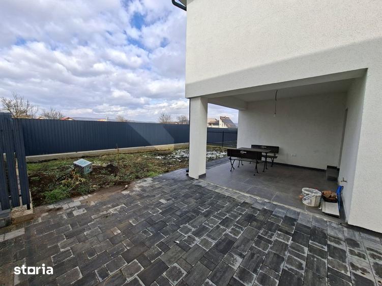 Casă cu 5 camere cu Teren 250 Mp în Micești