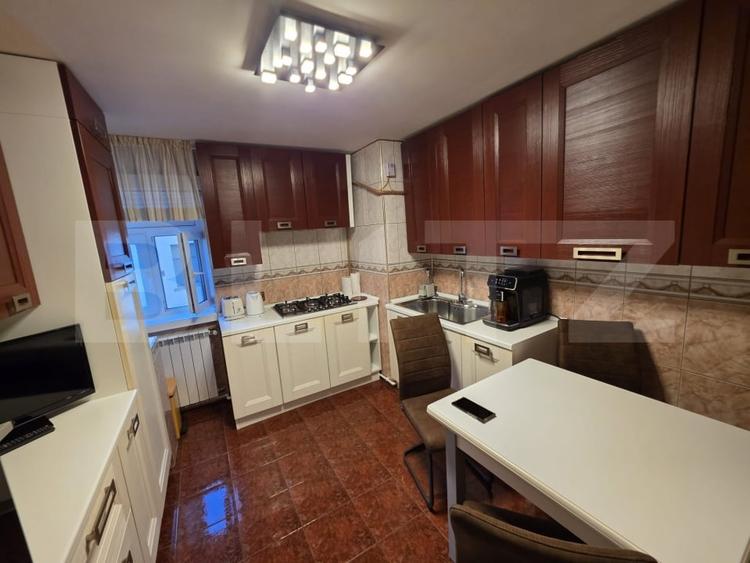 Apartament cu 4 camere decomandat, mobilat în Ultracentral