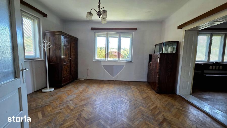 Casă cu 3 camere semidecomandat cu Teren 2200 Mp în Gornești