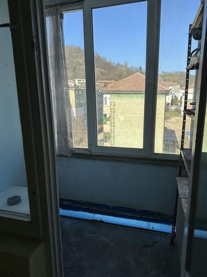 Vand apartament cu 3 camere etaj 4 - 5