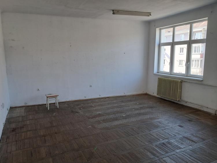 Spatiu 36 mp openspace etaj 3 zona strazii Horea - 5