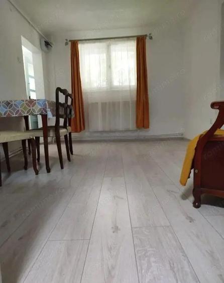 Central - Vanzare casa 5 camere - Str. Bradului - 2