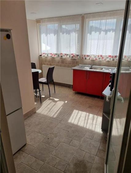 Apartament cu 3 camere decomandat, mobilat în Ultracentral