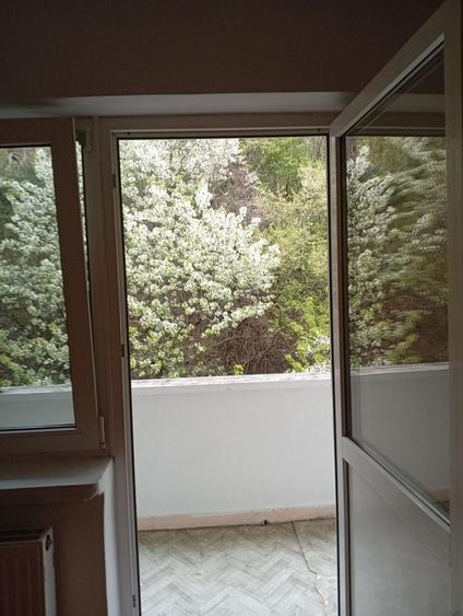 Vand apartament trei camere etaj 2,zona rezidentiala Piatra Neamt - 1