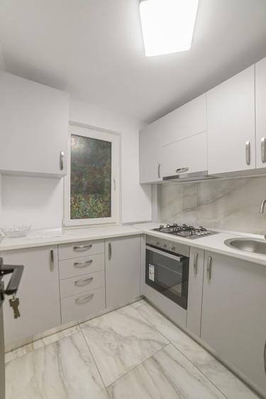 Mobilat si utilat modern* etaj 1/10 Semi decomandat* 40 mp - 4