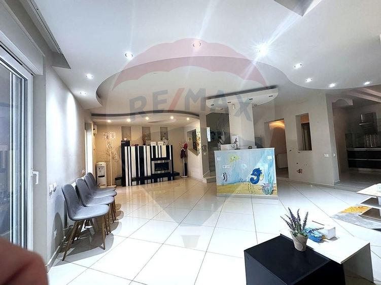 Casă / Vilă spațioasă de închiriat – Militari, zona Moinești - 12