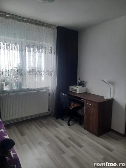 Vind ap 4 camere la Comisariat et 4 - 4