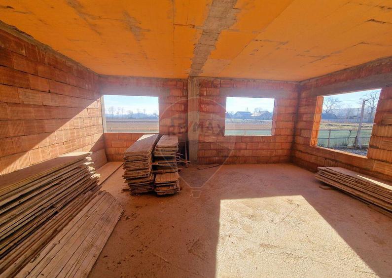 Casa si 74000 metri patrati teren - 6