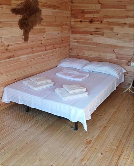 Inchiriez Cabanute Rustice Locatie Linistita - 8