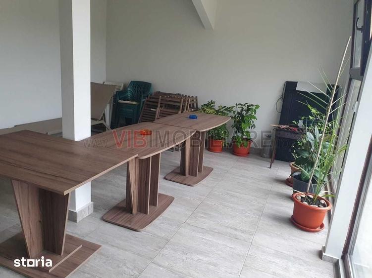Casă cu 10 camere cu Teren 375 Mp în Central