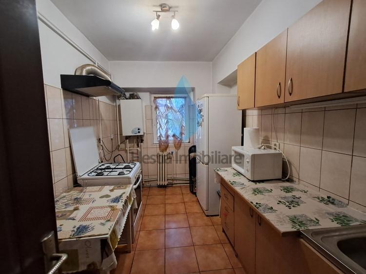Apartament cu patru camere,doua bai,zona Dacia. - 3