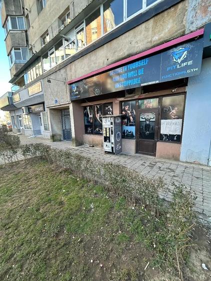 Inchiriez spa?iu comercial - 1