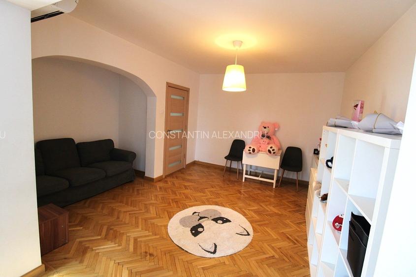 Apartament cu 3 camere in zona Centru, langa Banca Nationala
