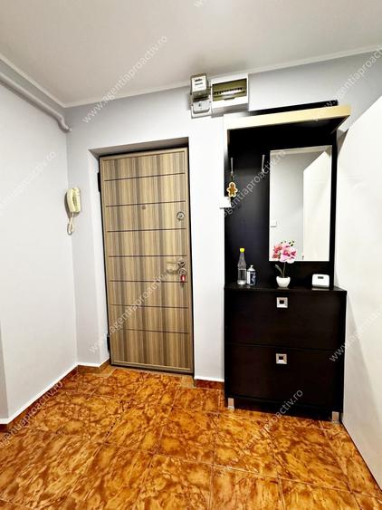 Apartament cu 2 camere decomandat, situat la etajul 2, in Micro 21. - 6