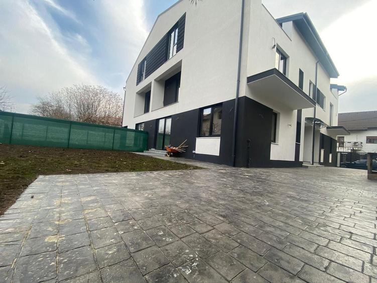 Duplex cu 4 camere cu Teren 120 Mp în Vest