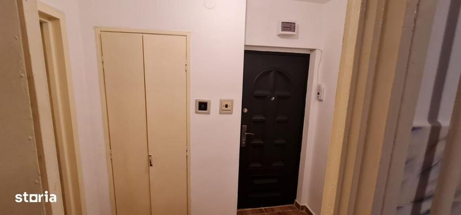 Apartament cu 2 camere semidecomandat, mobilat în Central