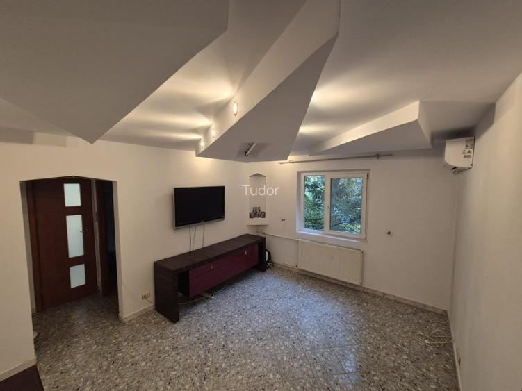 Direct proprietar, vând ap 3 camere, sector 4, strada Semenic Direct proprietar, vând ap 3 camere, sector 4, strada Semenic