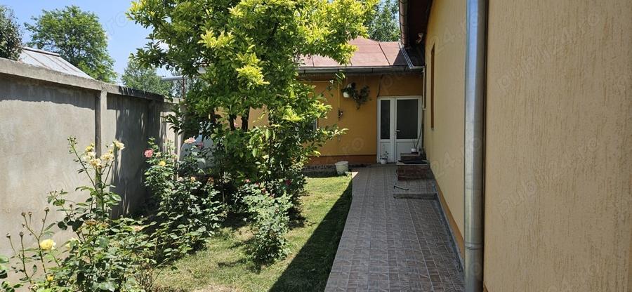 Casa ?i curte ( 30 ari) de vanzare in comuna Farcasele, sat Ghimpa?i, jud. Olt - 2