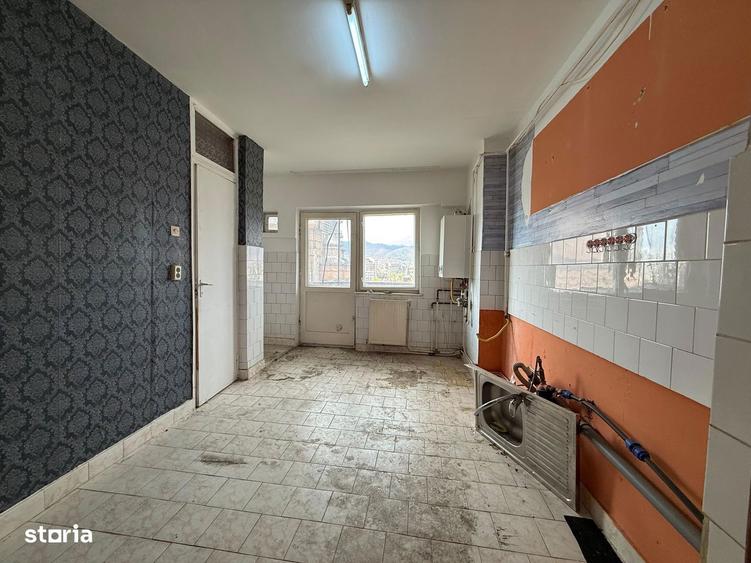 Bd. Republicii zona SRI Ap. 2 camere, decomandat - 3