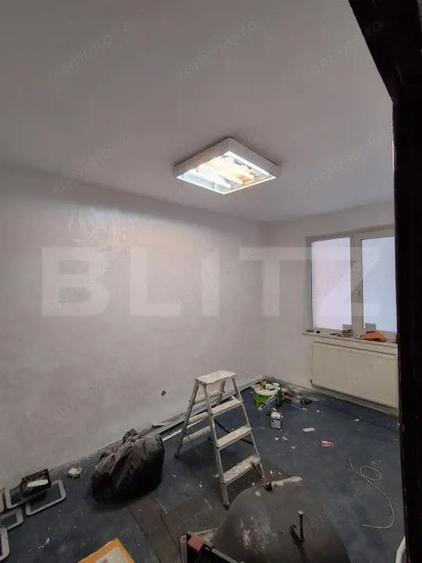 Spa?iu comercial 55 mp, in curs de renovare , 4 camere la parter Centrul Civic - 2