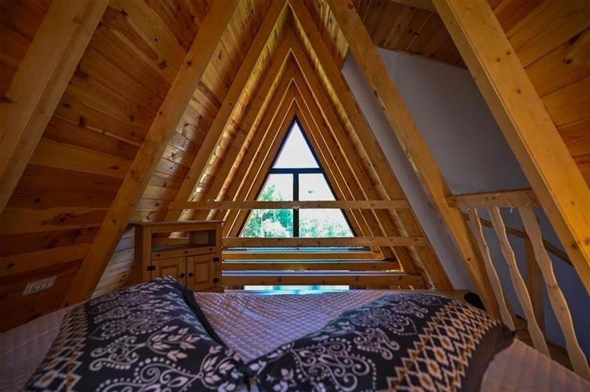 FILM! Case mobilate,echipate,5.700mp teren, rezidential/investitie,Bran, Moieciu - 5