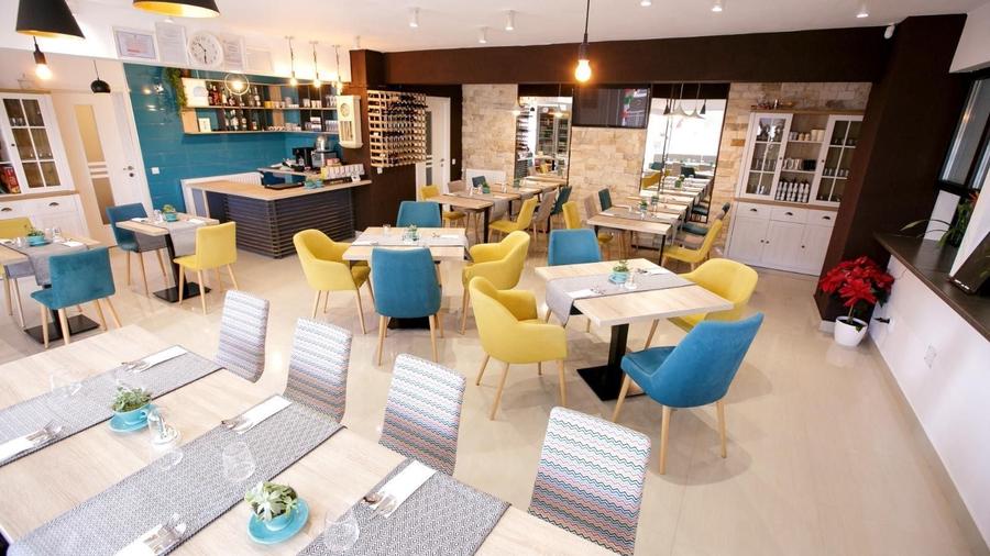 2 spatii comerciale Buna Ziua, 130 mp, terasa 200 mp, 2 parcari - 4