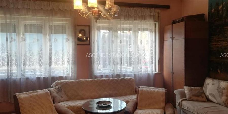 Casa cu 2 camere, curte comuna, in vecinatatea Centrului Targu Mures.