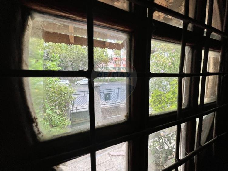 Casa interbelica de inchiriat - Str. Barbu Vacarescu nr. 33 - 35