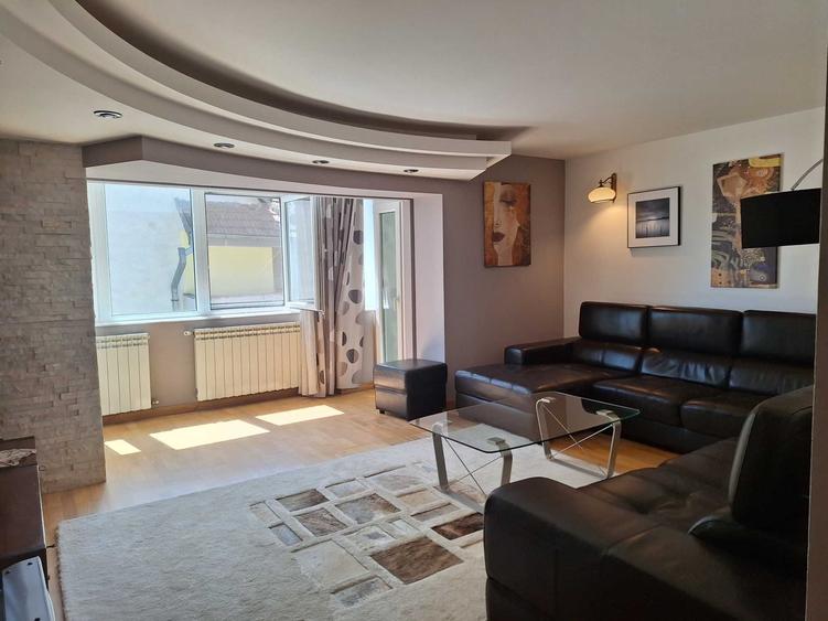 Apartament cu 4 camere decomandat în Albești