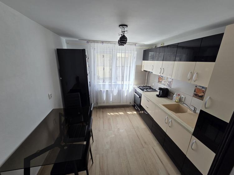 Inchiriez apartament cu 2 camere situat in M11 - 2