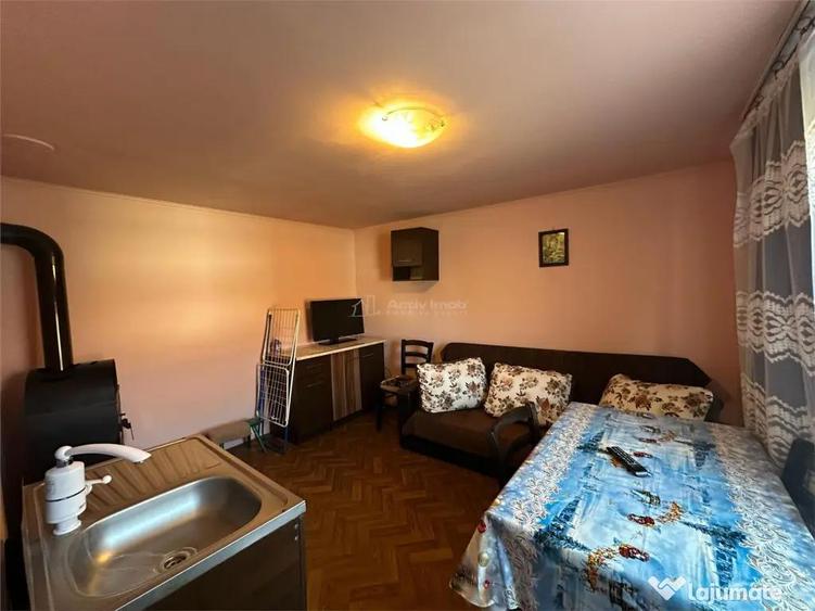 Casa Solida, pentru Familie extinsa, cu Gradina si Teren, D - 16