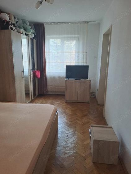 Vand apartament cu 3 camere,65m ,decomandat, zona Traian - 3