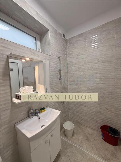 Spatiu comercial cu parcare proprie , Ploiesti, ultracentral - 9