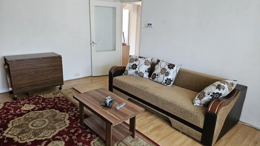 Apartament cu 3 camere decomandat în Micro 16