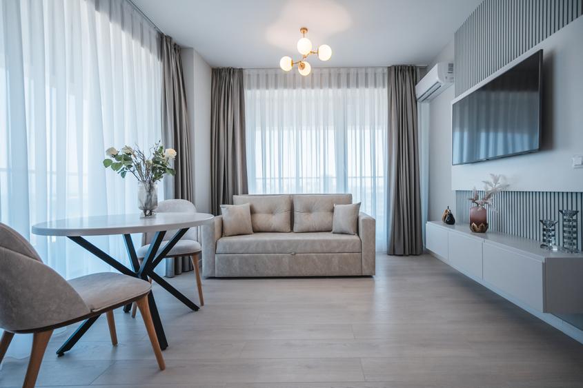 Apartament cu 2 camere decomandat, mobilat în Central