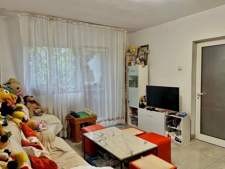 Apartament cu 4 camere semidecomandat în Micălaca