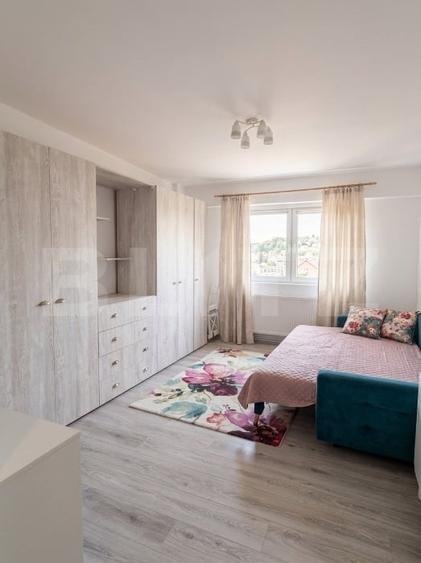 Apartament cu 2 camere decomandat, mobilat în Central