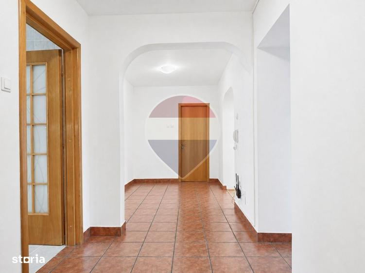 Apartament cu 3 camere în Gara de Nord